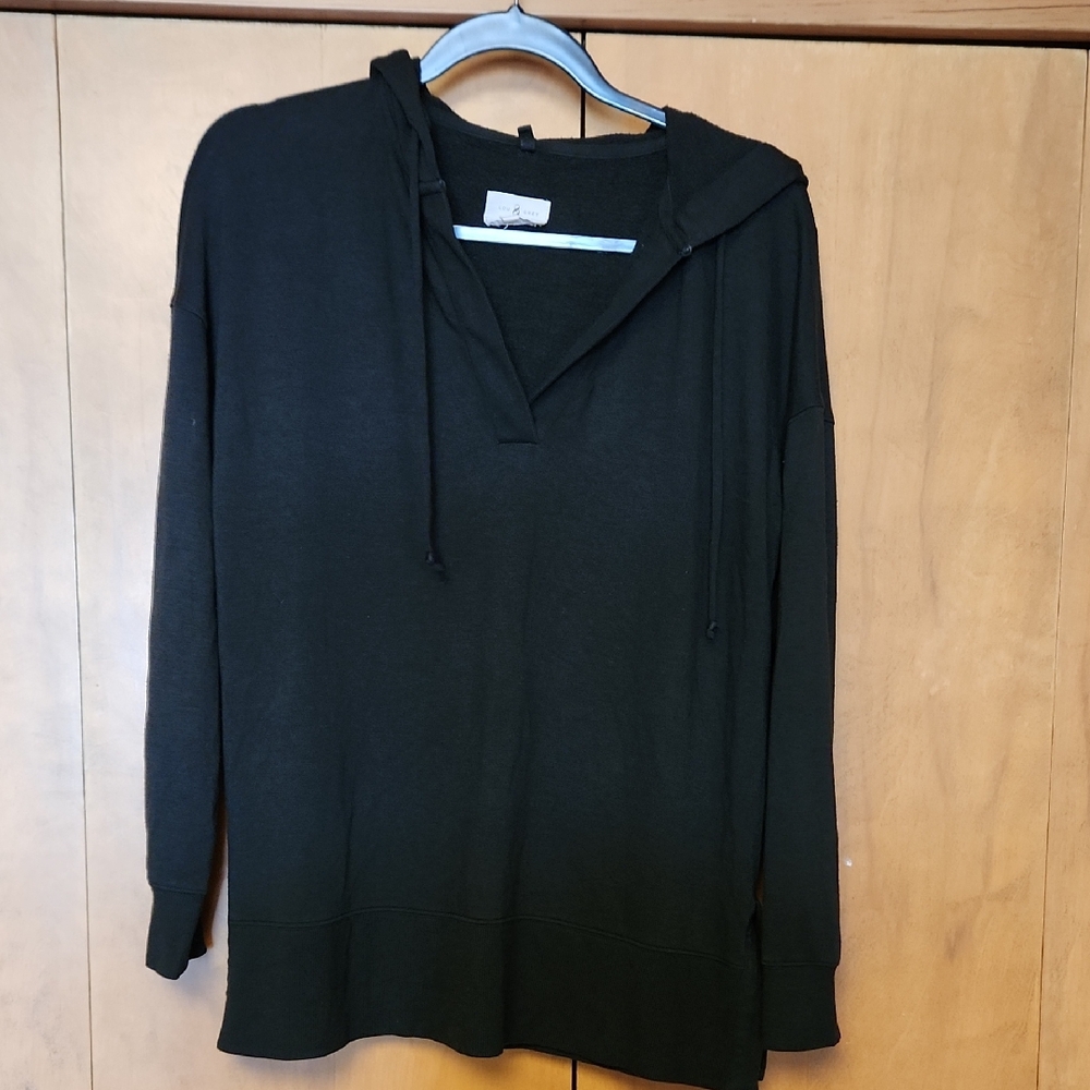 Lou & Grey Black SignatureSoft Hoodie